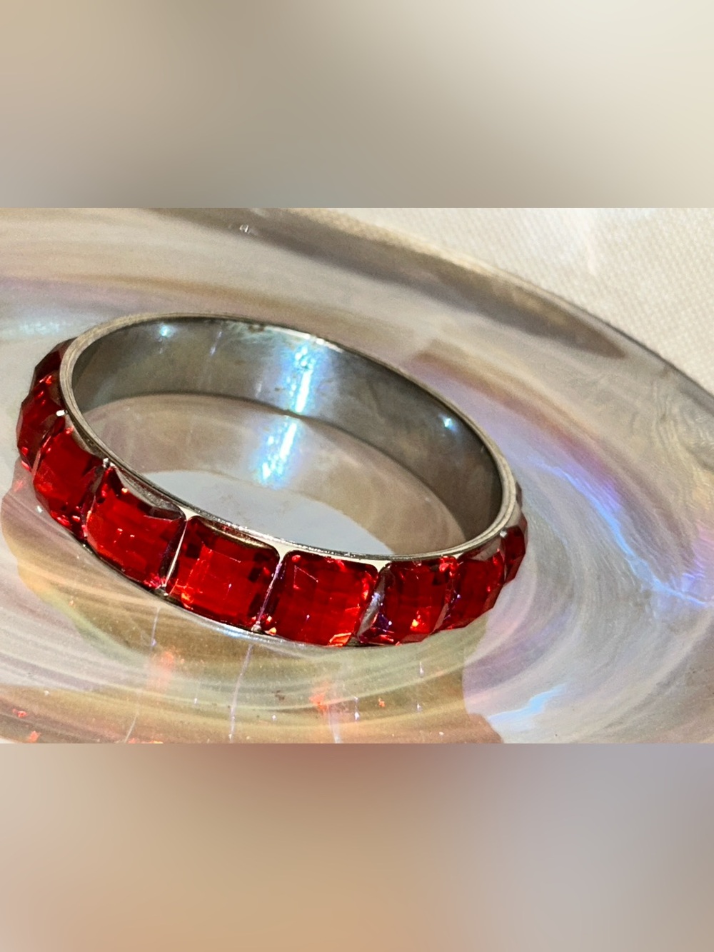 Red Faceted Acrylic& Metal Bangle Bracelet - Super Unique & Red Turns Heads EUC